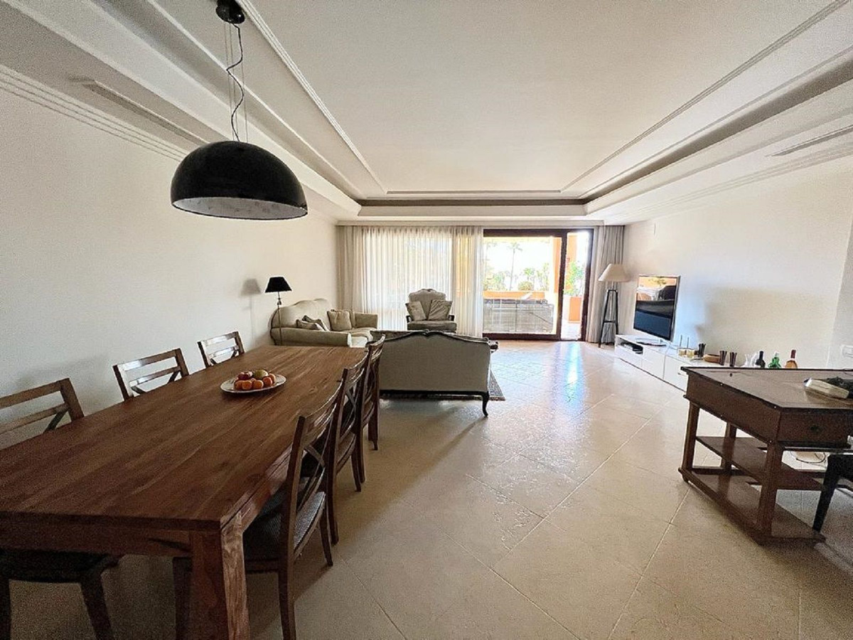 Apartment for short term rent in Estepona East