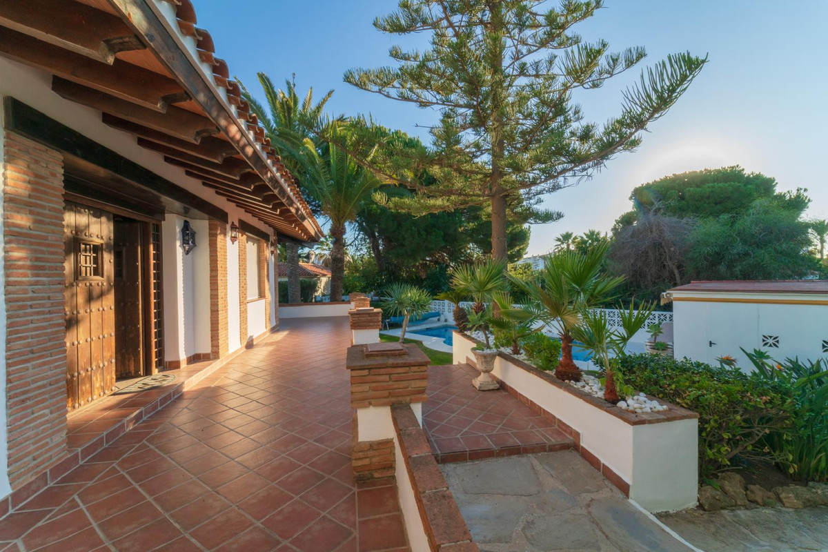 Villa for rent in Elviria, Marbella East