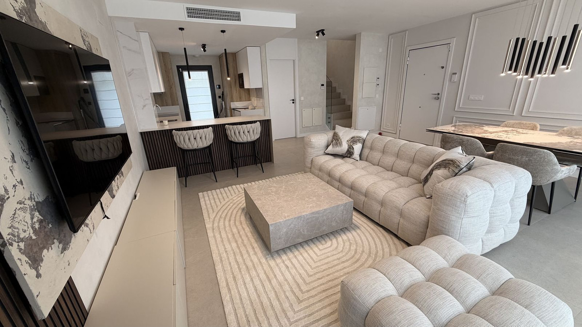 Villa Pareada en alquiler en Atalaya, Estepona Este
