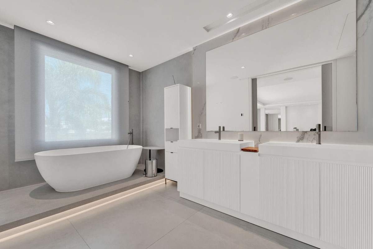 Villa en alquiler en Los Flamingos, Benahavis
