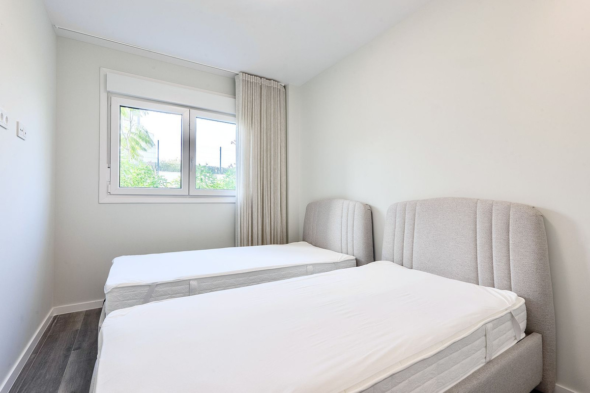 Ground Floor Apartment for short term rent in Cancelada, Estepona East