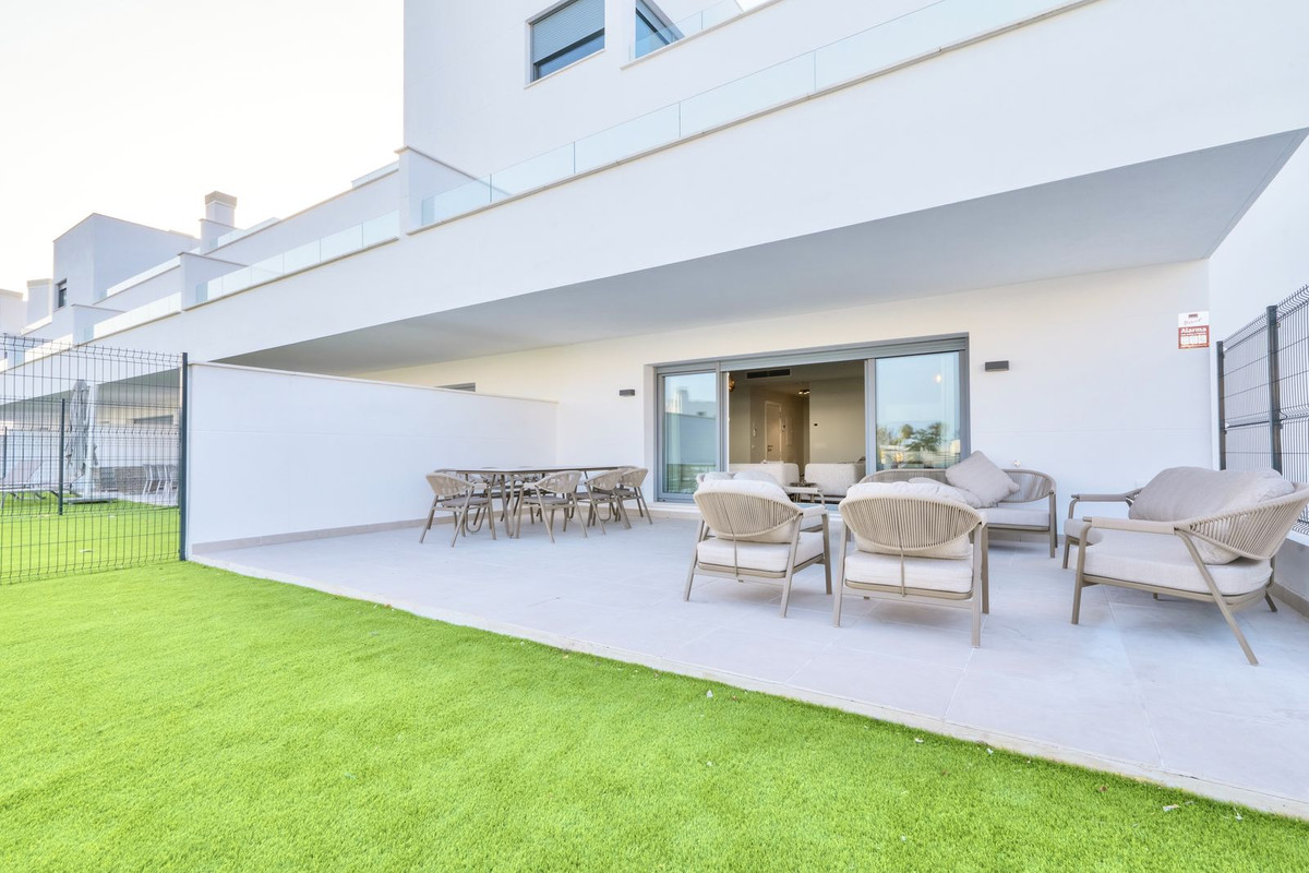 Ground Floor Apartment for short term rent in Cancelada, Estepona East