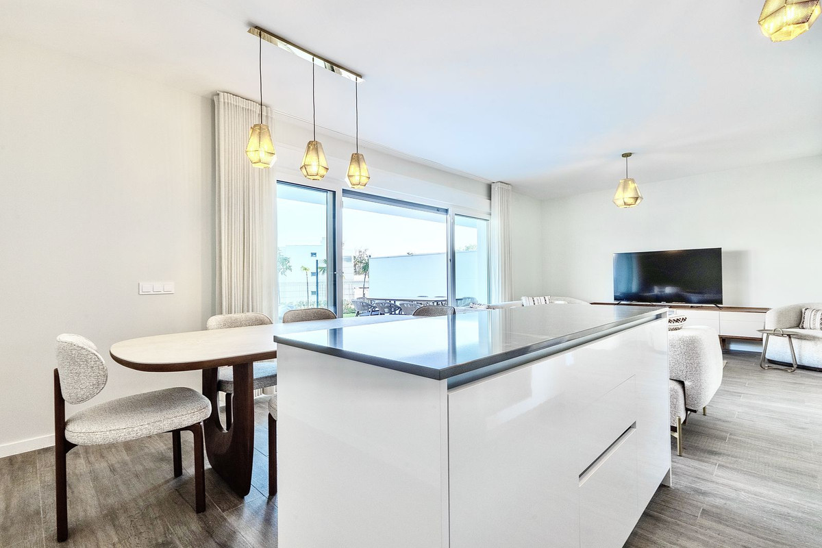 Ground Floor Apartment for short term rent in Cancelada, Estepona East