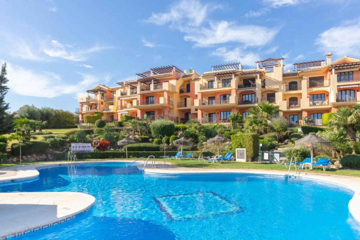 Apartment for long term rent in Los Arqueros, Benahavis