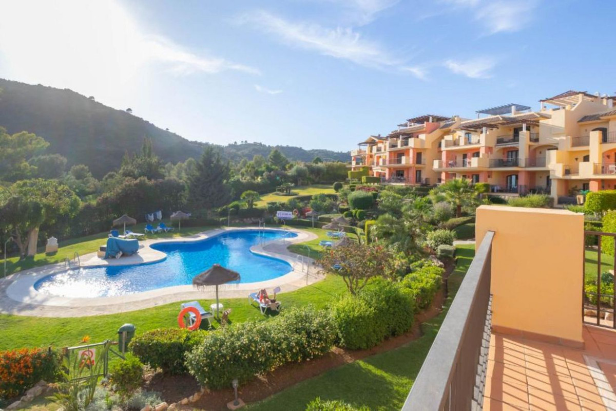 Apartment for long term rent in Los Arqueros, Benahavis