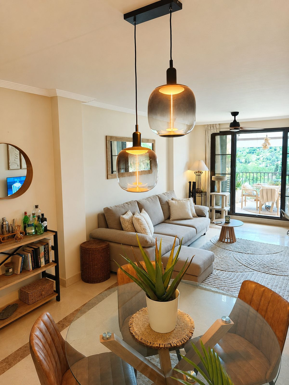 Apartamento en alquiler en Los Arqueros, Benahavis