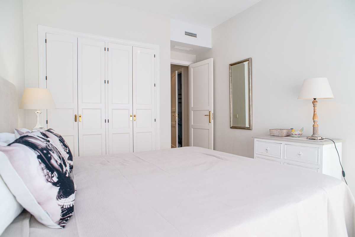 Apartment for short term rent in Elviria, Marbella East