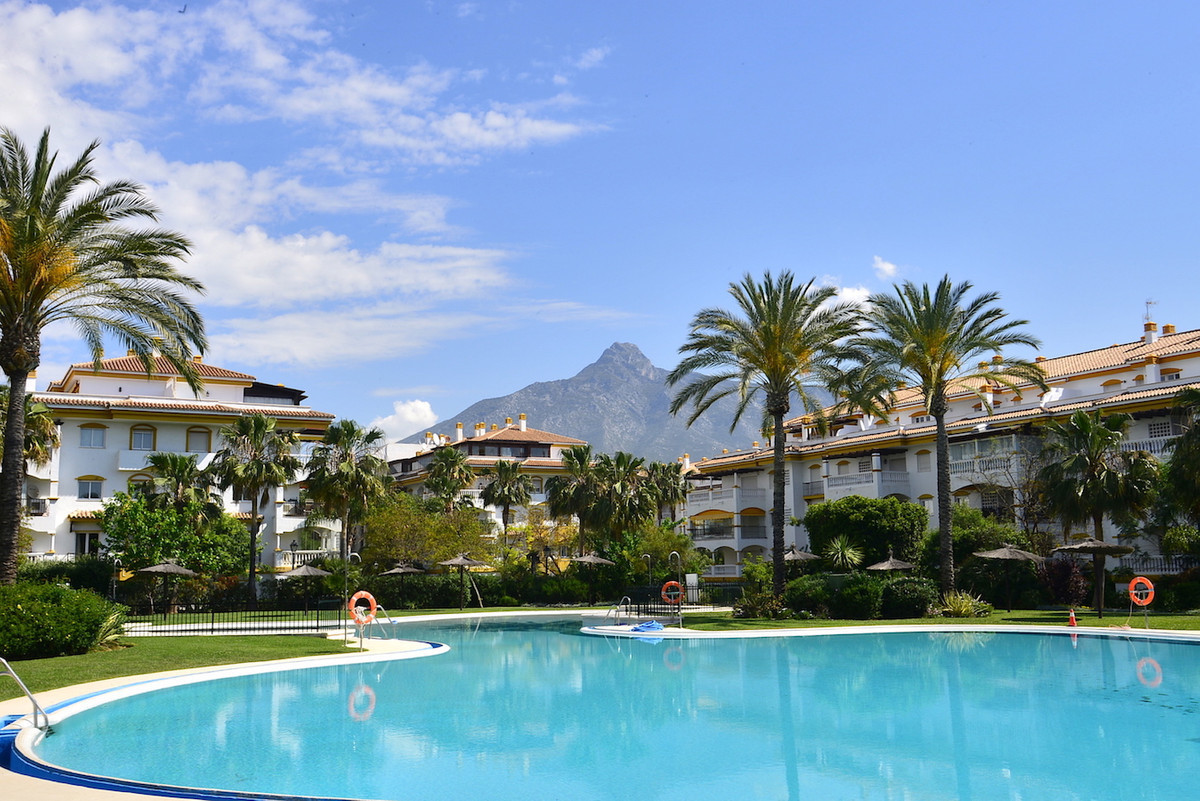 Apartamento en alquiler en Nueva Andalucia, Marbella
