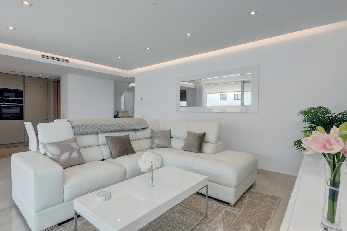 Penthouse for rent in Nueva Andalucia, Marbella