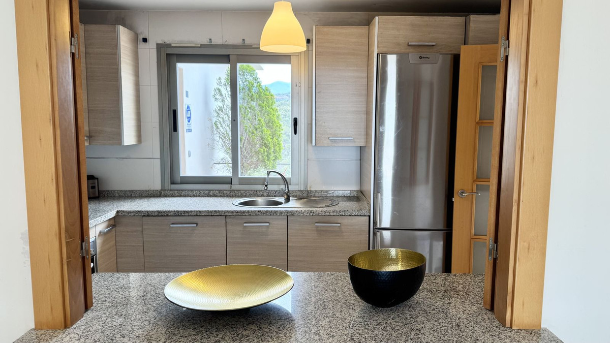 Penthouse for long term rent in Selwo, Estepona East