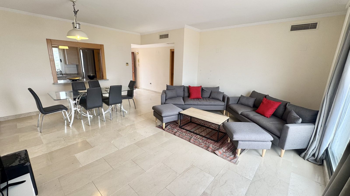 Penthouse for long term rent in Selwo, Estepona East
