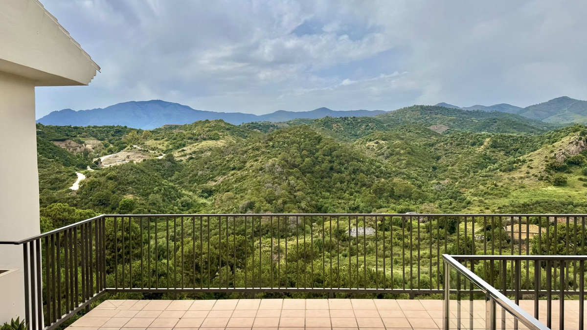 Penthouse for long term rent in Selwo, Estepona East