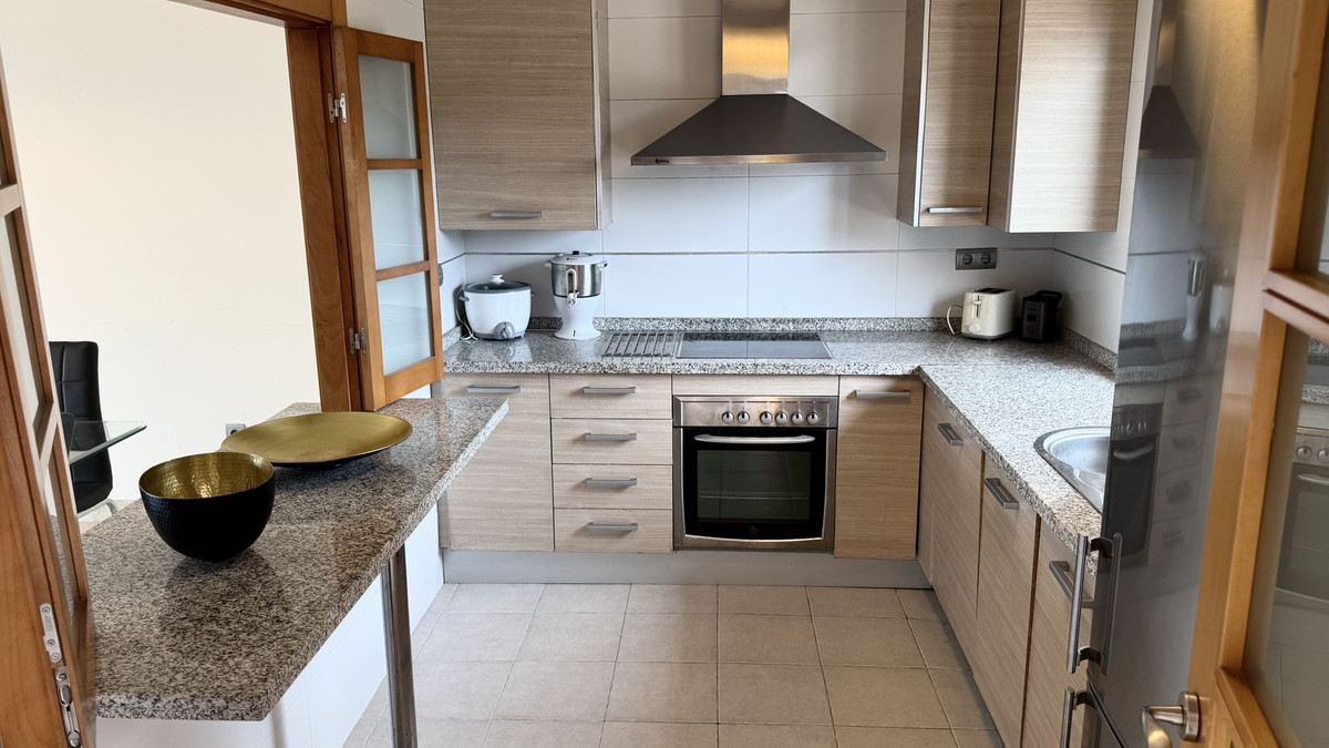 Penthouse for long term rent in Selwo, Estepona East