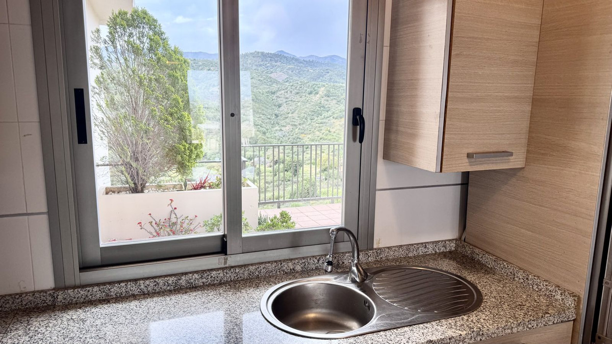 Penthouse for long term rent in Selwo, Estepona East