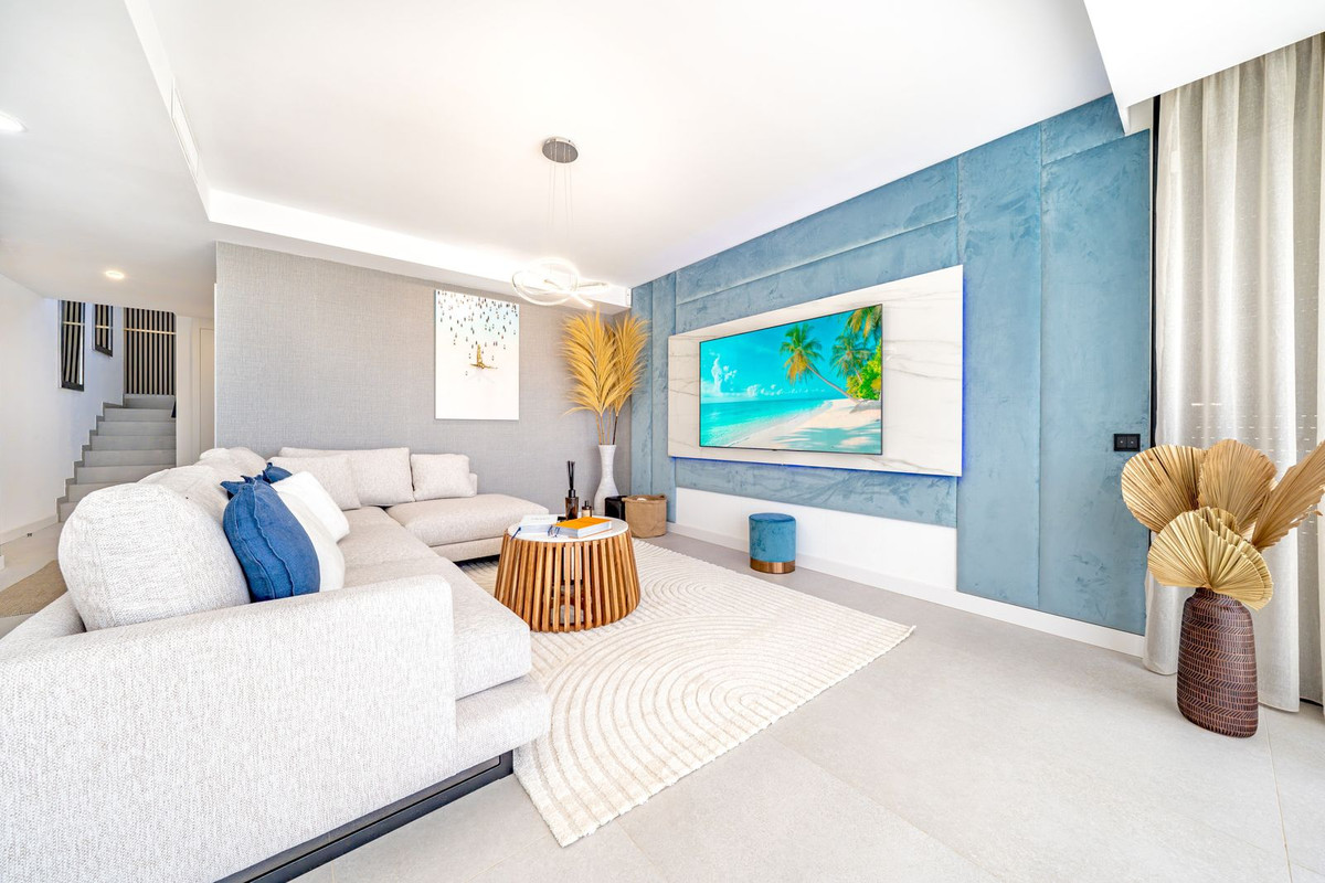 Apartment for rent in Los Altos de los Monteros, Marbella East