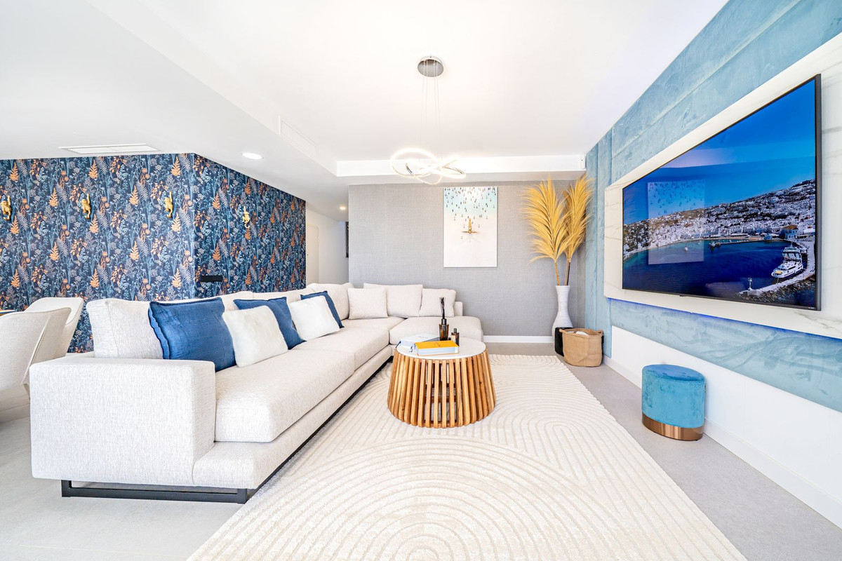 Apartment for rent in Los Altos de los Monteros, Marbella East