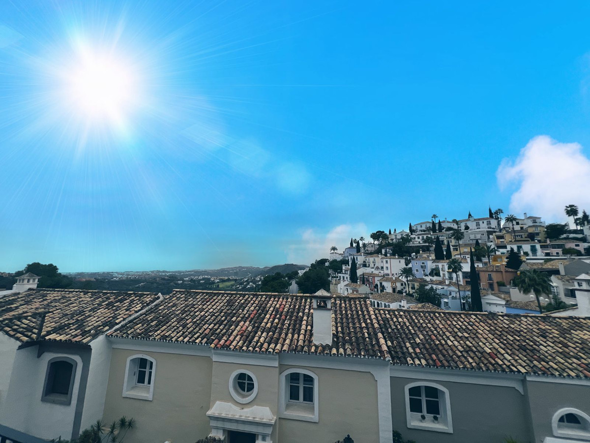Apartment for rent in La Heredia, Benahavis