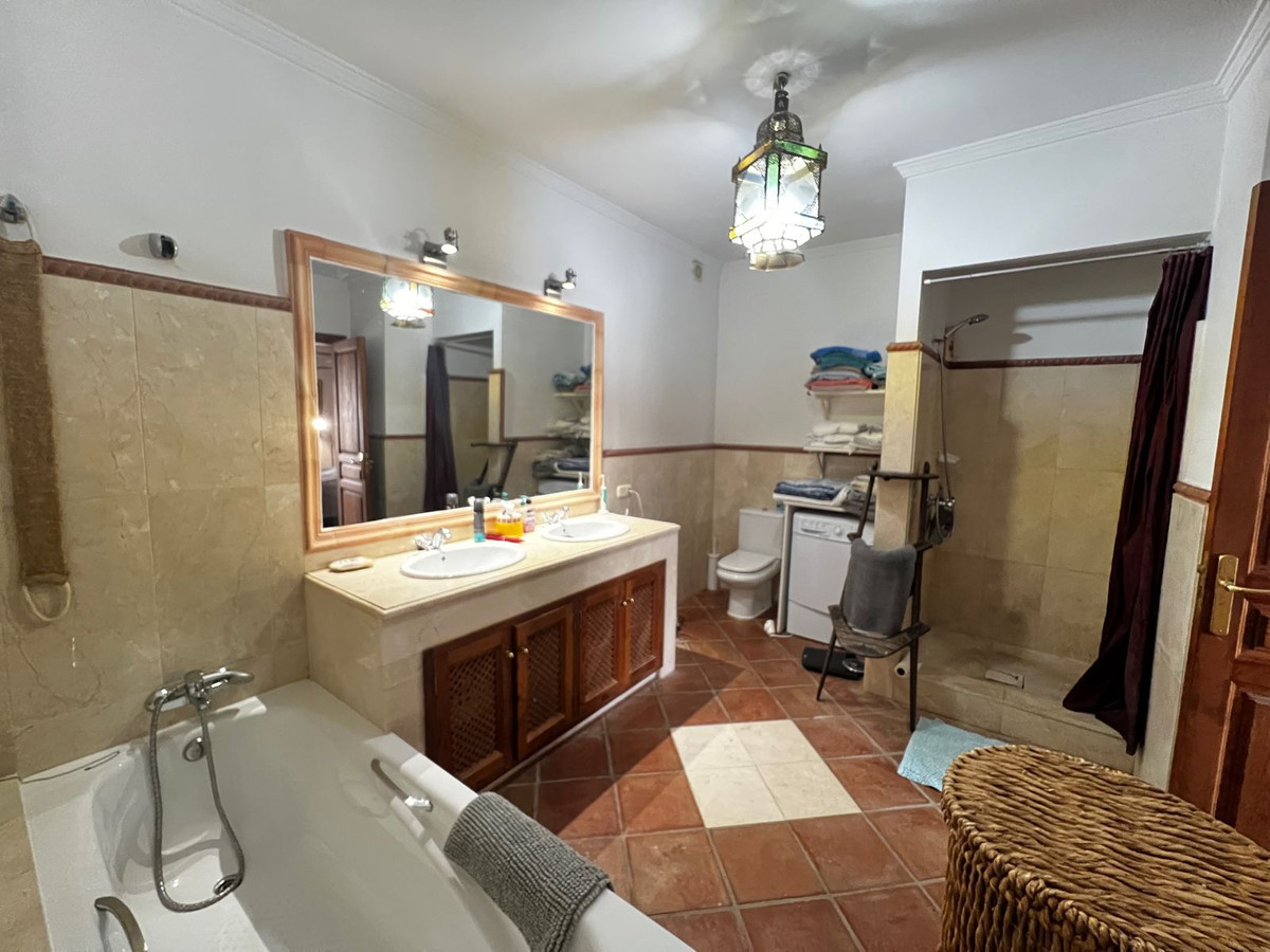 Apartment for rent in La Heredia, Benahavis