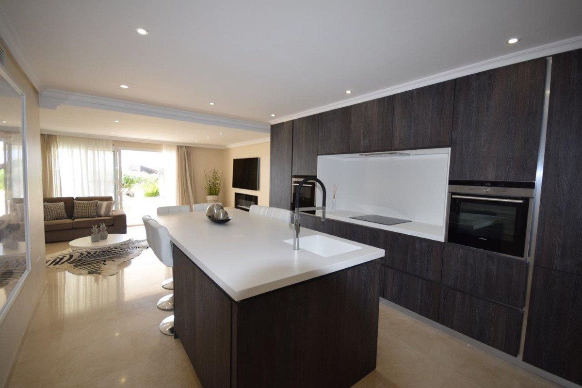 Ground Floor Apartment for short term rent in Estepona East