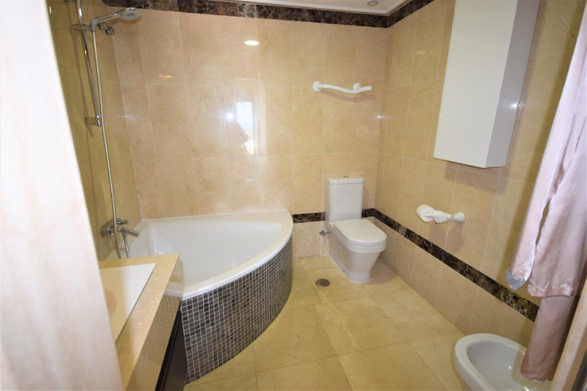 Ground Floor Apartment for short term rent in Estepona East