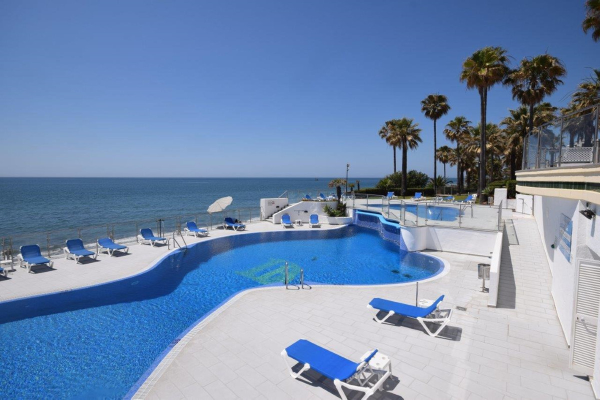 Ground Floor Apartment for short term rent in Estepona East