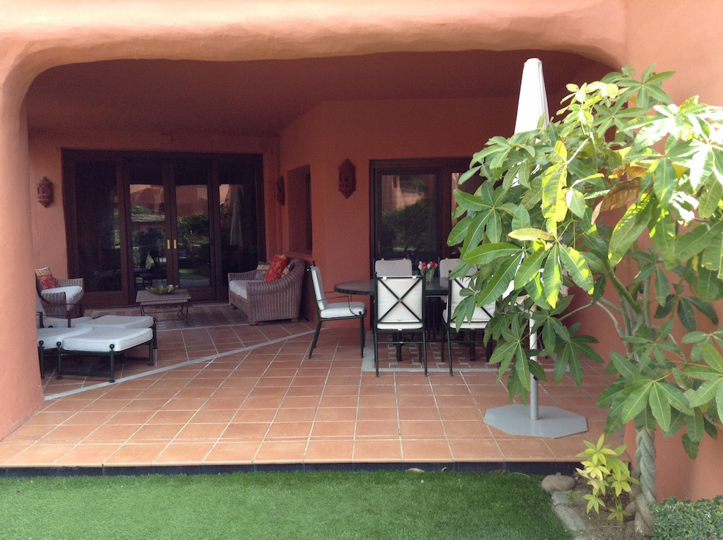 Ground Floor Apartment for short term rent in Estepona East