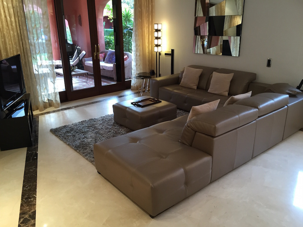 Ground Floor Apartment for short term rent in Estepona East