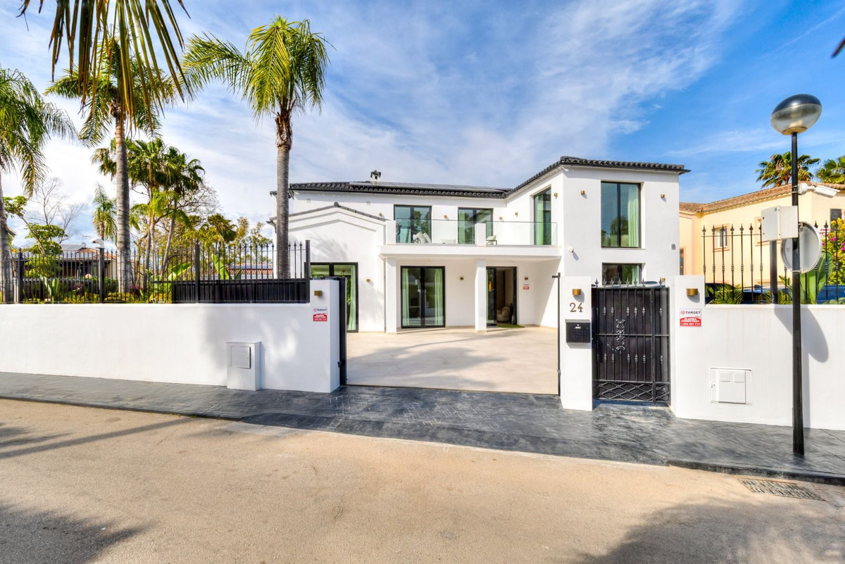 Villa for rent in Guadalmina Alta, San Pedro de Alcantara