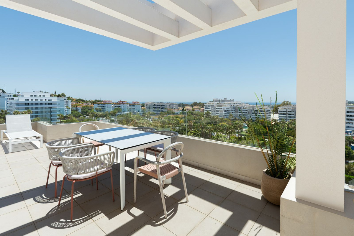 Ático en alquiler en Nueva Andalucia, Marbella