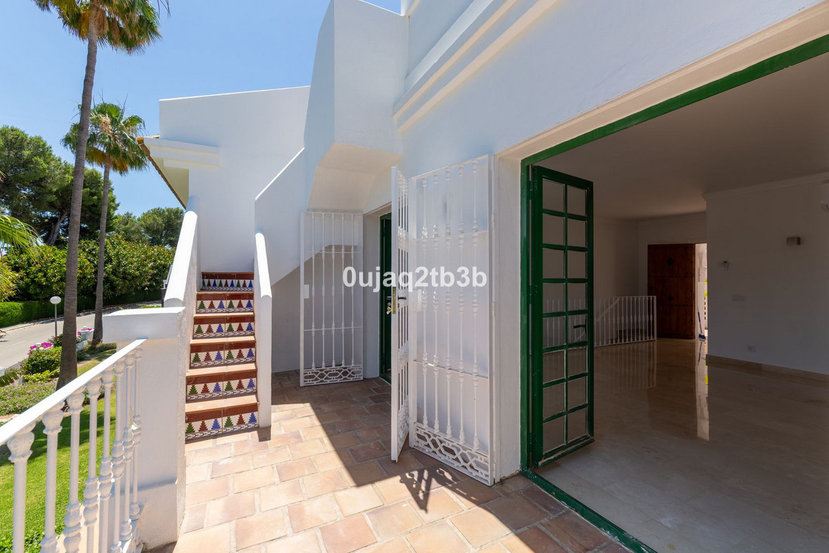 Adosado en alquiler en Aloha, Nueva Andalucia