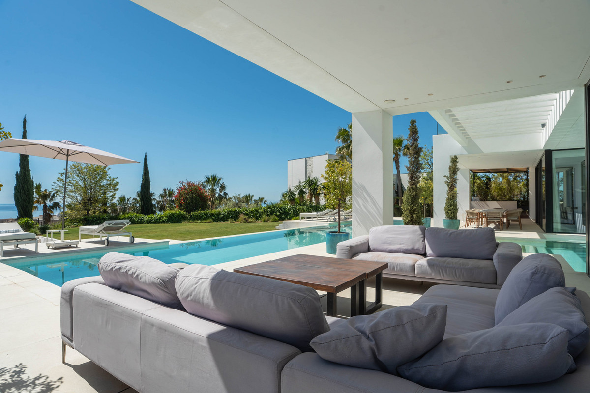 Villa for short term rent in Estepona