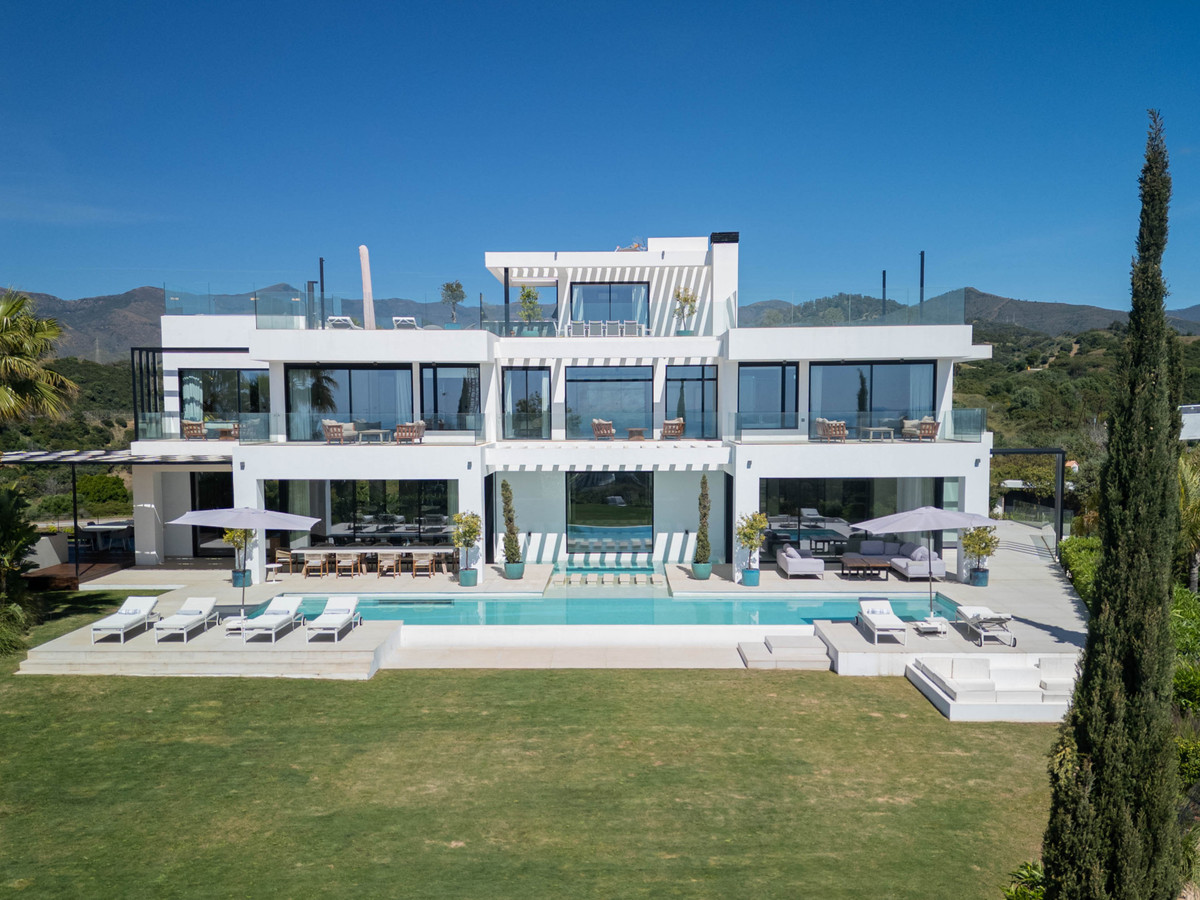Villa for short term rent in Estepona