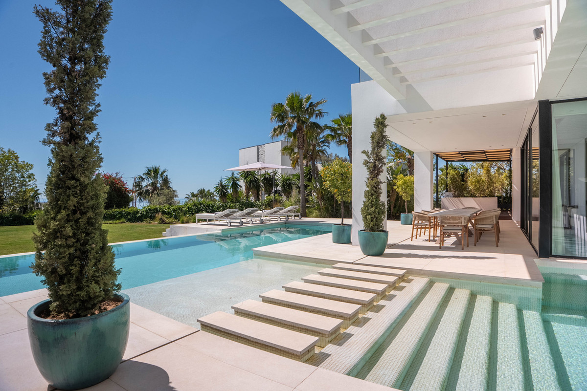 Villa for short term rent in Estepona