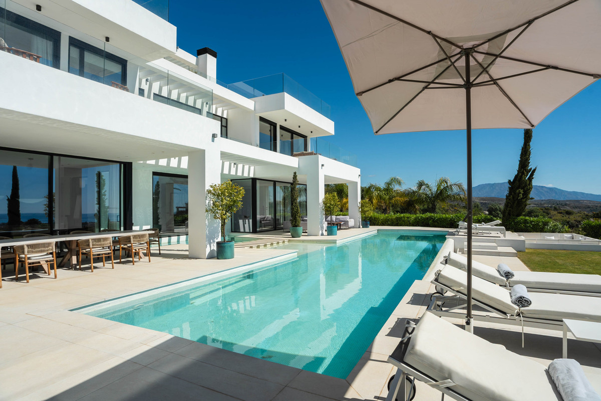 Villa for short term rent in Estepona