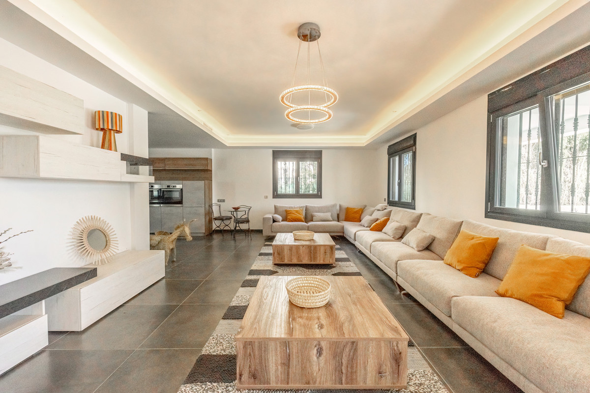 Villa for long term rent in Nueva Andalucia, Marbella