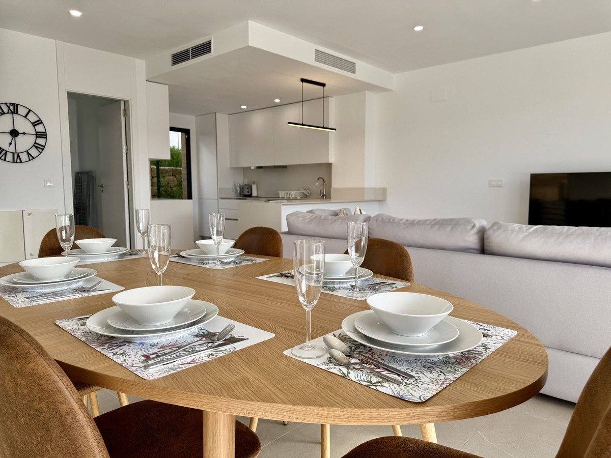 Semi Detached Villa for long term rent in Atalaya, Estepona East