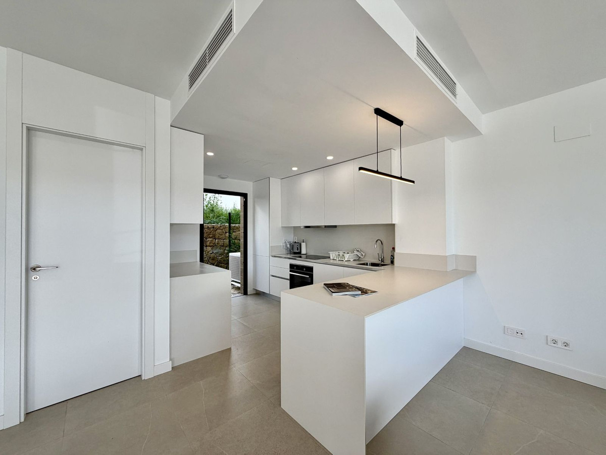 Semi Detached Villa for long term rent in Atalaya, Estepona East