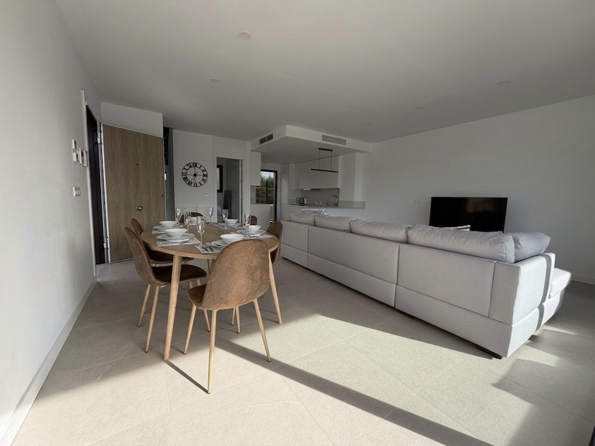 Semi Detached Villa for long term rent in Atalaya, Estepona East