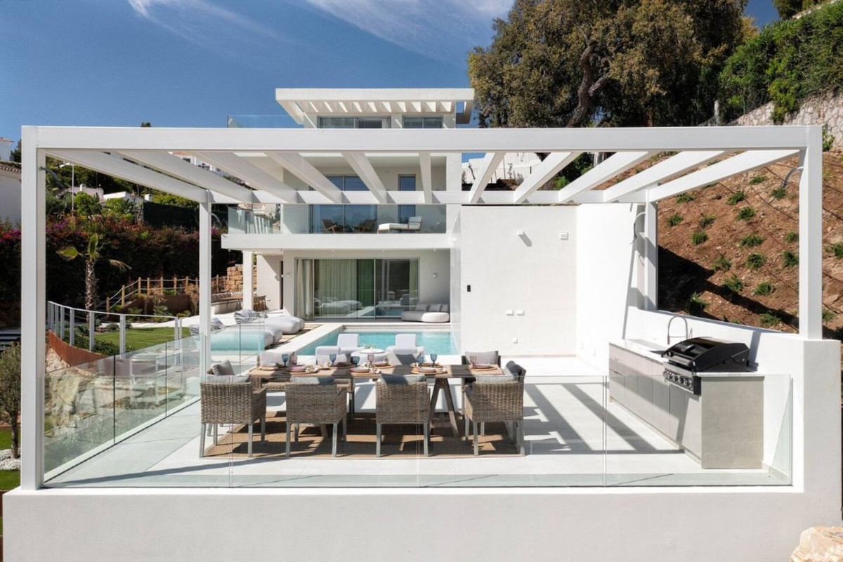 Villa for rent in Elviria, Marbella East