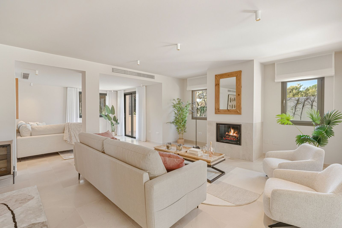 Villa for rent in Hacienda las Chapas, Marbella East