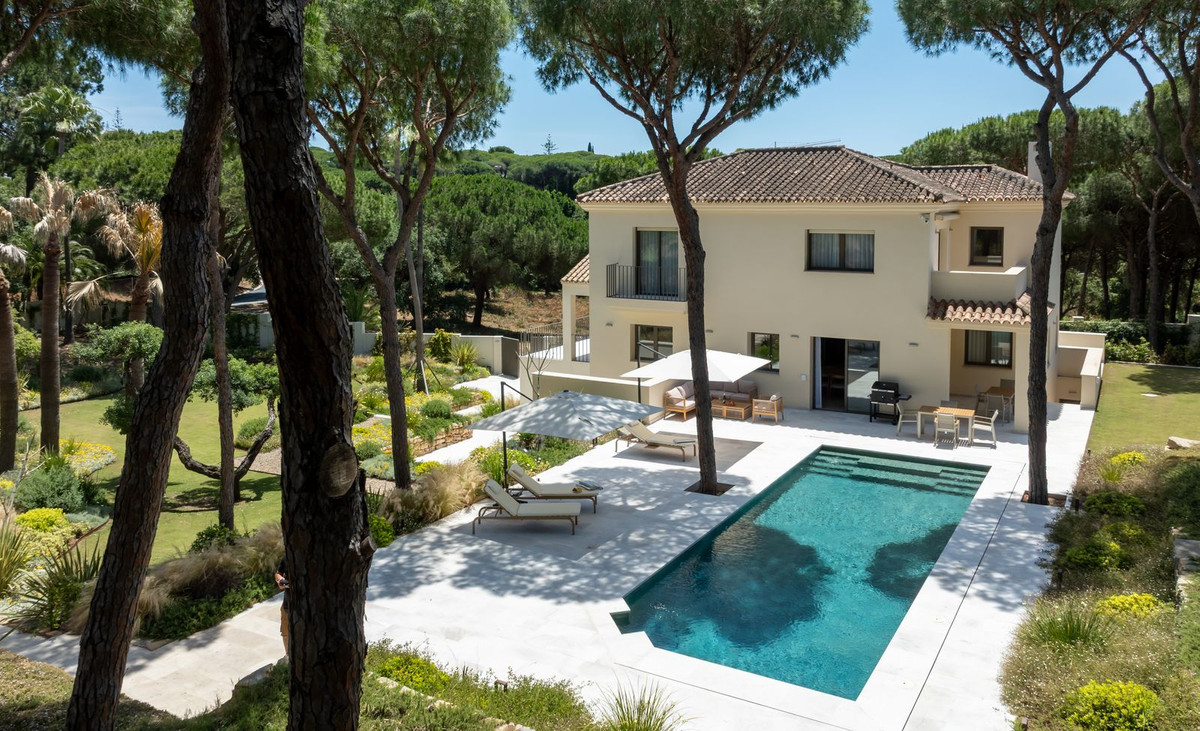 Villa for rent in Hacienda las Chapas, Marbella East