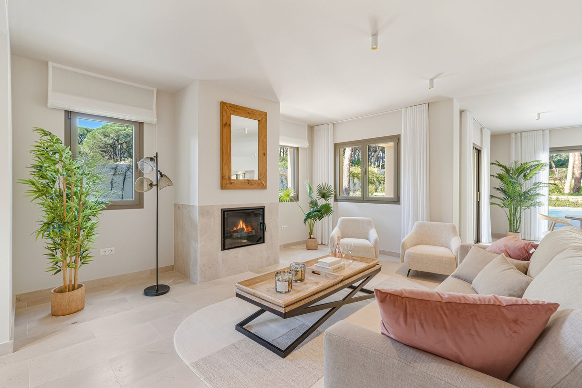 Villa for rent in Hacienda las Chapas, Marbella East