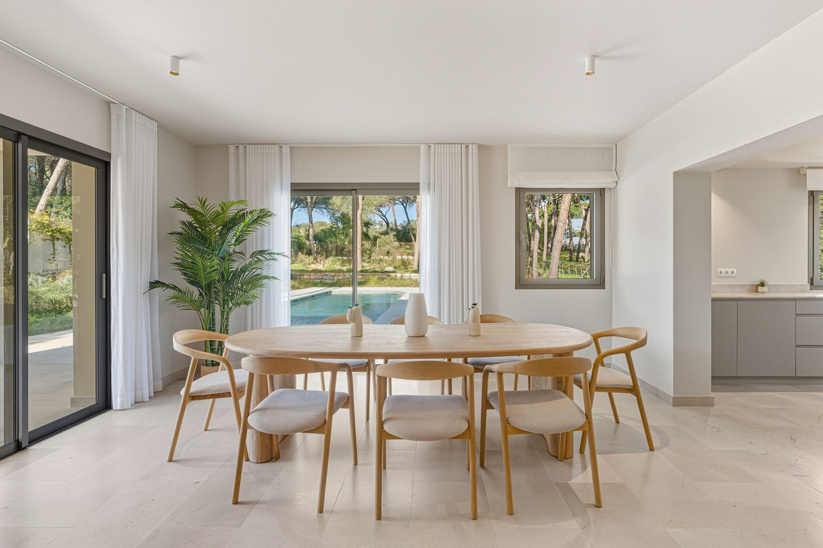 Villa for rent in Hacienda las Chapas, Marbella East