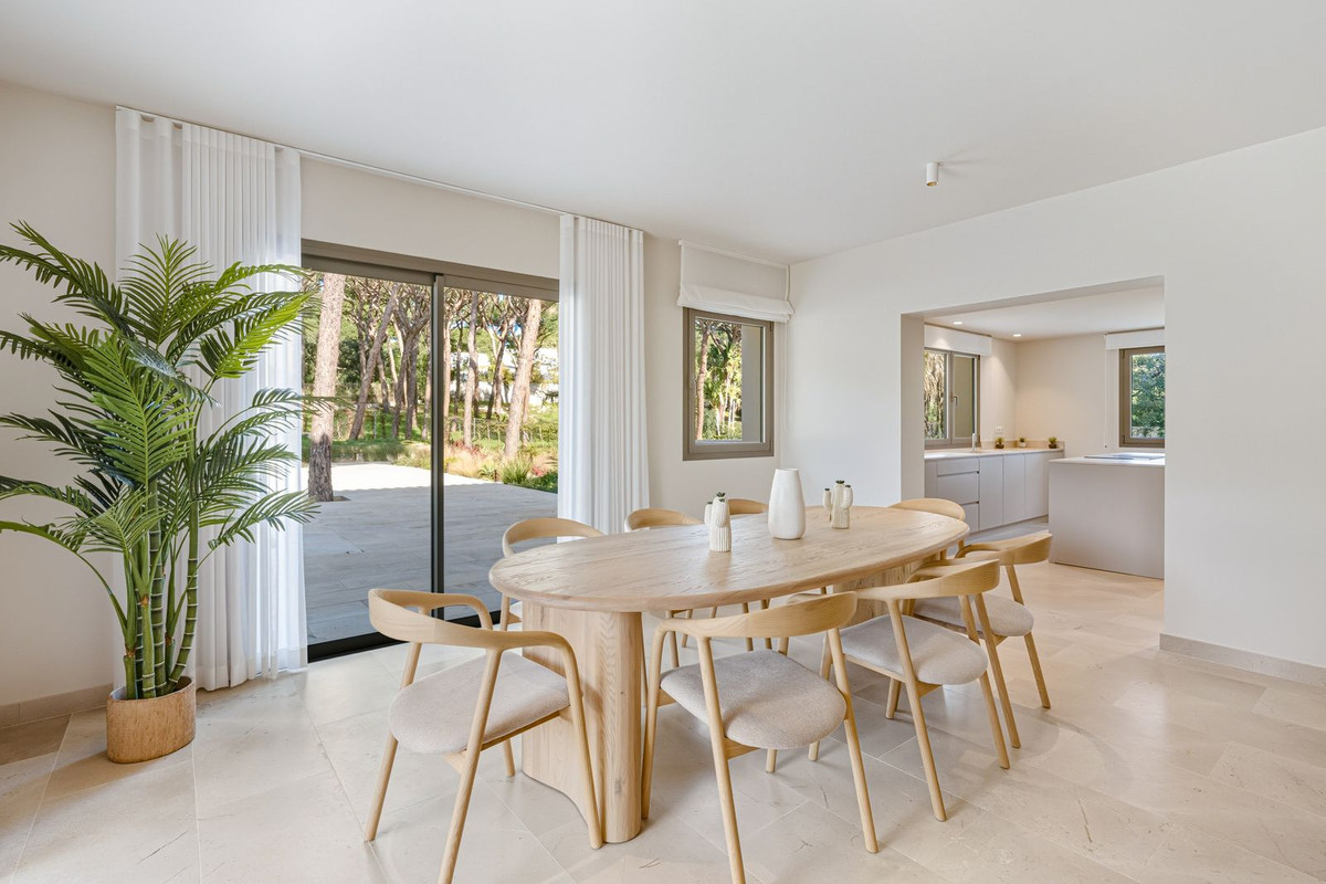 Villa for rent in Hacienda las Chapas, Marbella East
