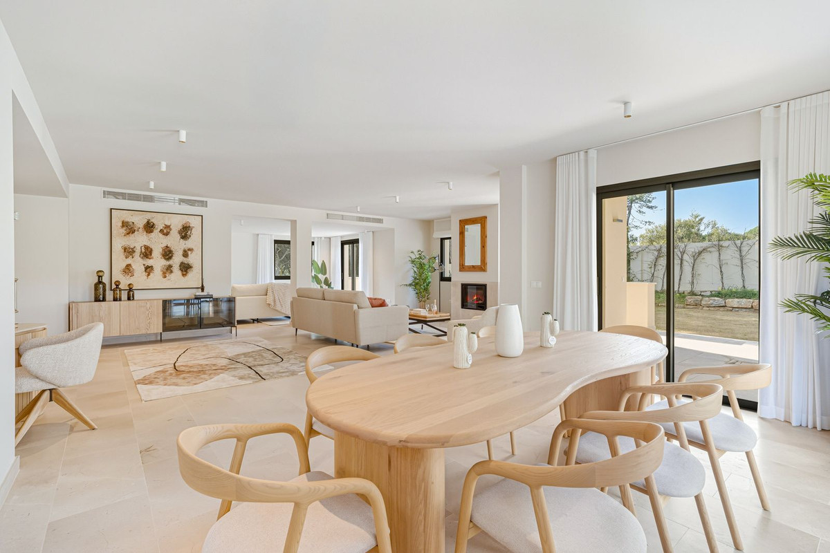 Villa for rent in Hacienda las Chapas, Marbella East