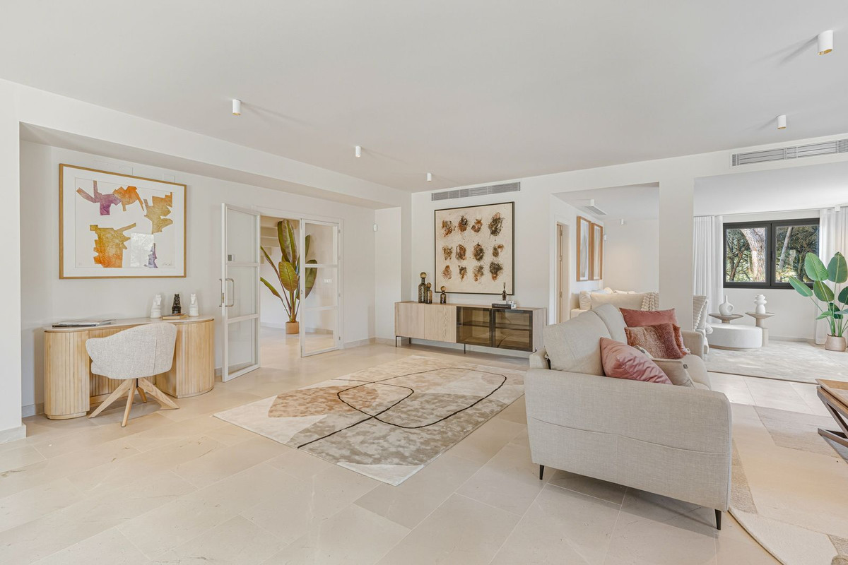 Villa for rent in Hacienda las Chapas, Marbella East