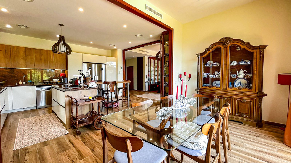 Villa for short term rent in El Rosario, Marbella East