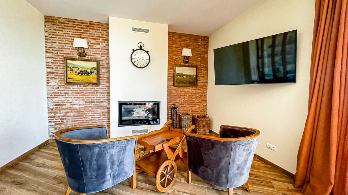 Villa for short term rent in El Rosario, Marbella East