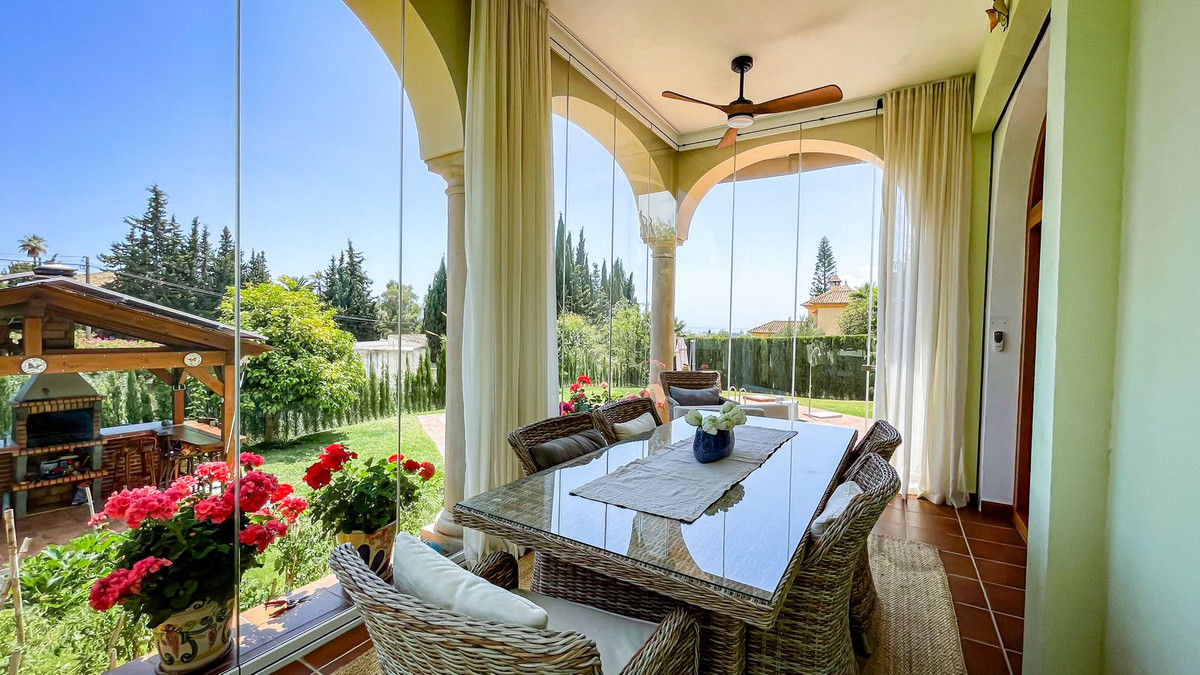 Villa for short term rent in El Rosario, Marbella East
