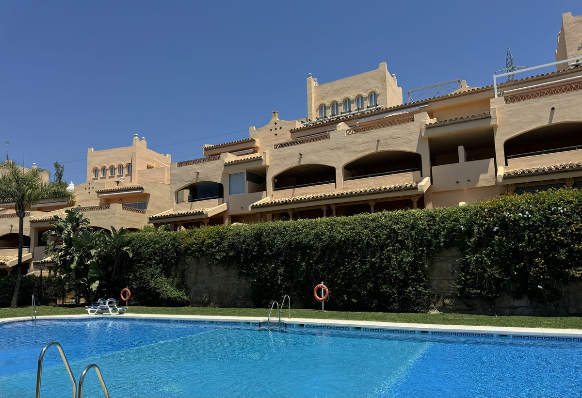 Apartment for rent in Elviria, Marbella East